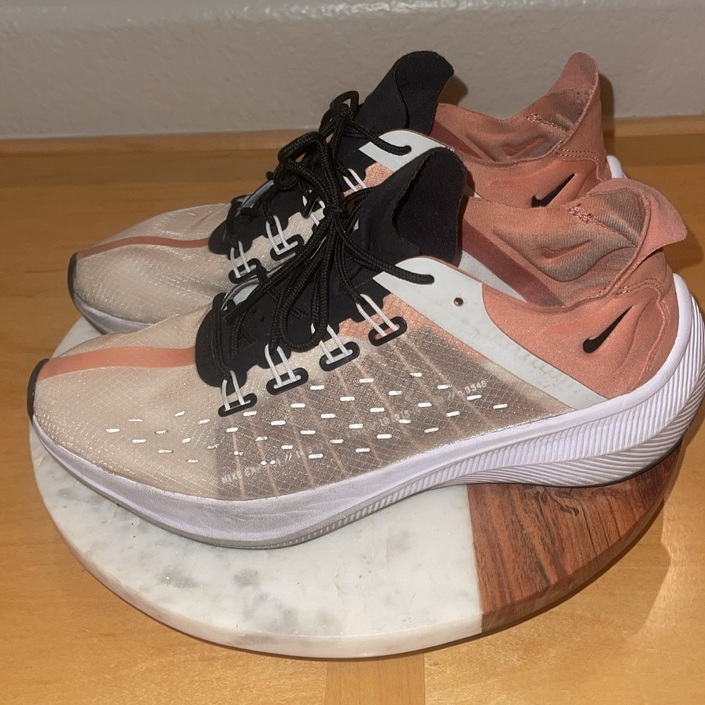 Nike - Picture 5 of 10